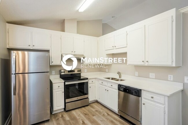 Building Photo - 3 Bedroom Pet-Friendly Home in Zebulon, NC with Main Street Renewal