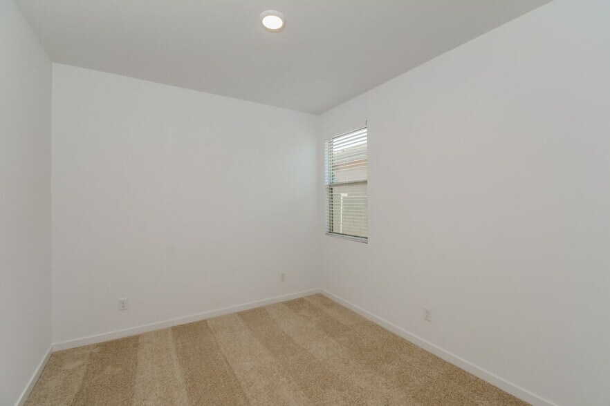 Building Photo - 14446 W Hackamore Dr.
