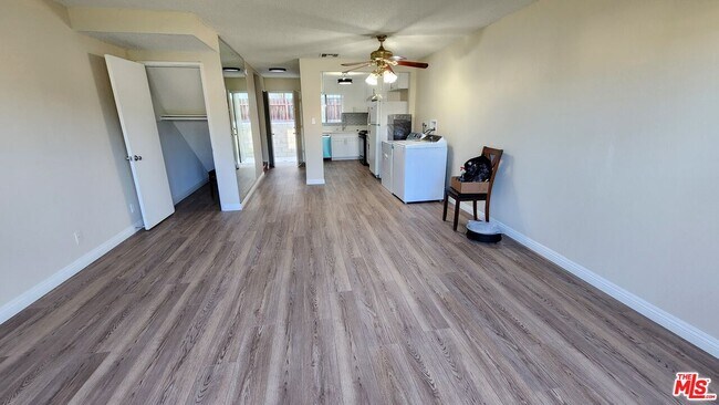 Building Photo - 4732 Elmwood Ave