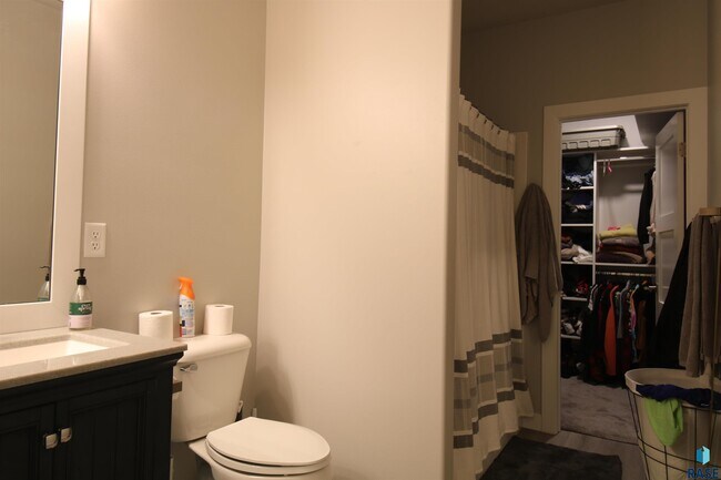 Building Photo - 4417 E Leubecher Pl