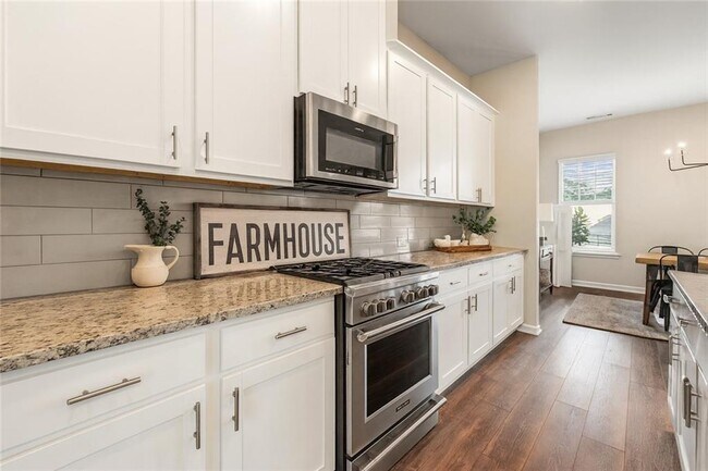 Building Photo - 6023 Skellig St