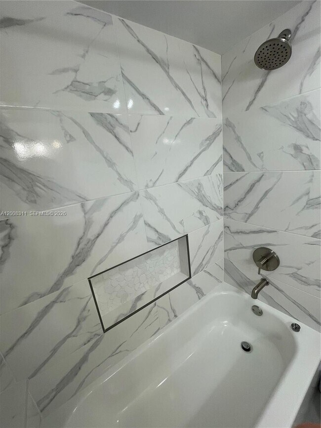 Building Photo - 2811 N Oakland Forest Dr