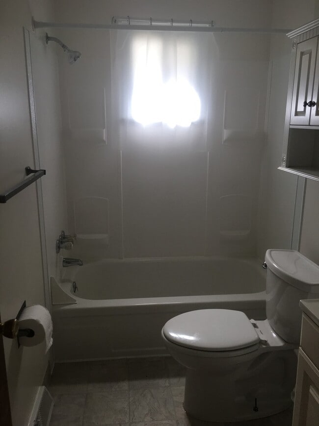 Building Photo - Central Air 2 Bedroom