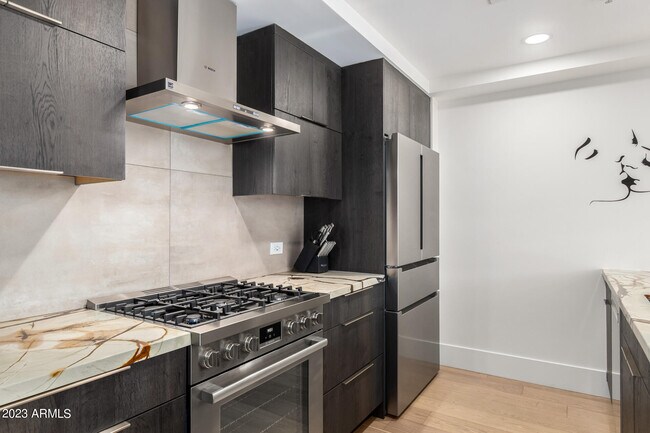 Building Photo - 7137 E Rancho Vista Dr