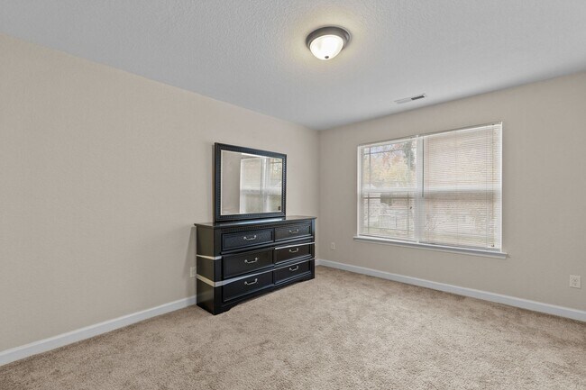 Building Photo - Dream Home Alert in Hampton!