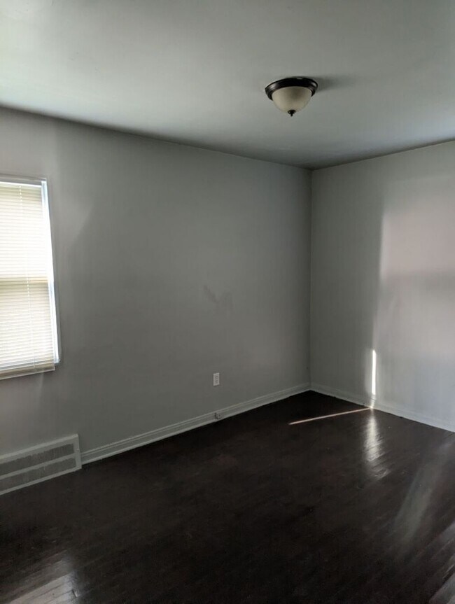 Building Photo - 5217 Neff-2 BED & 1 BATH FOR RENT