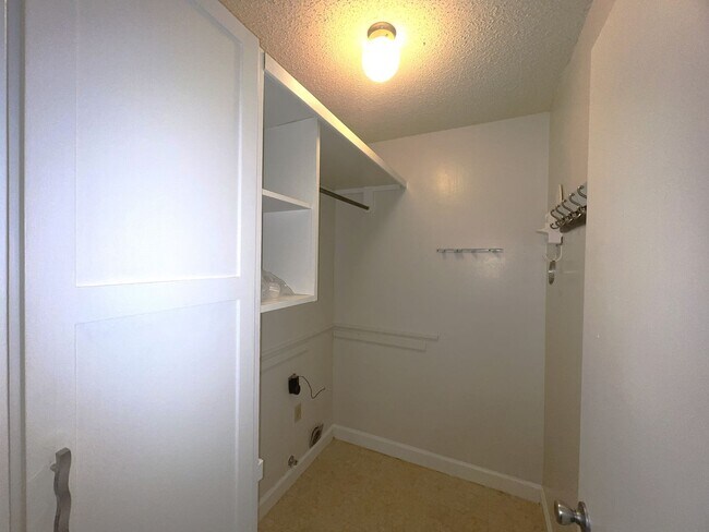 Building Photo - Siegen and Highland