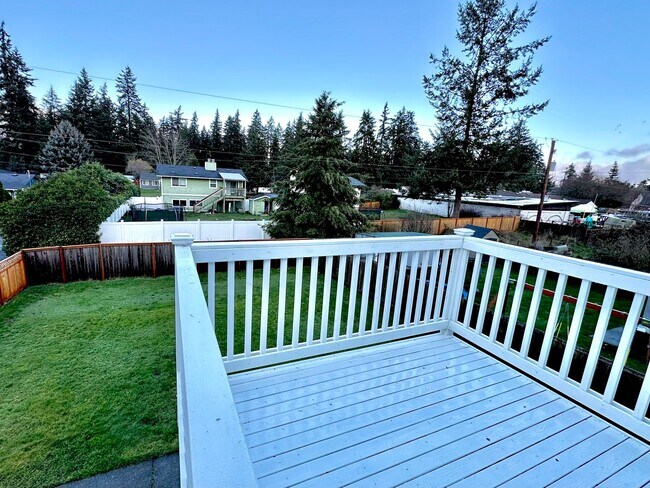 Building Photo - Spacious 4-Bedroom Home with Modern Comforts in Spanaway, WA