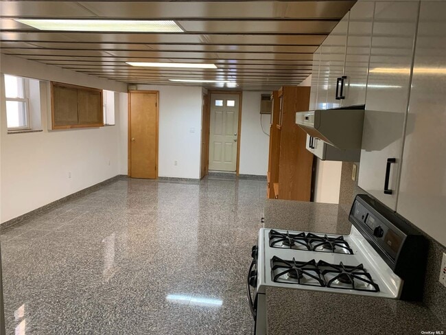 Building Photo - 75-13 67th Rd