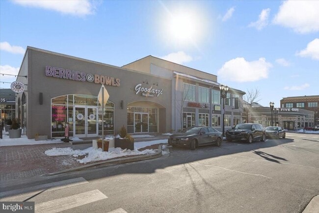 Building Photo - 174 Chevy Chase St