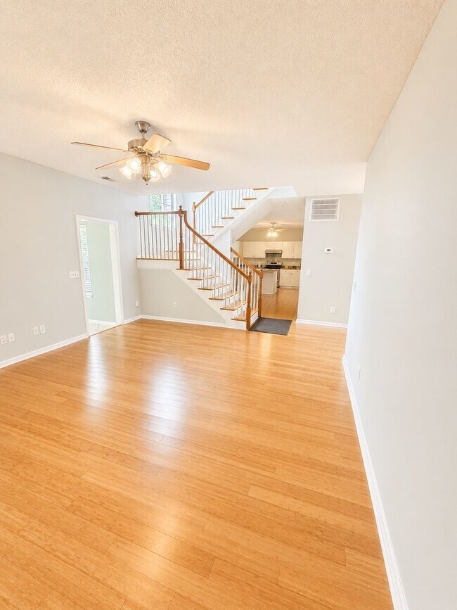 Building Photo - 1525 Clarendon Way