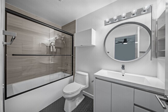 Building Photo - North Park 3 bd / 2.5 ba 2-story Townhome w/Private Patio Yard, Parking,  + More! Available Now