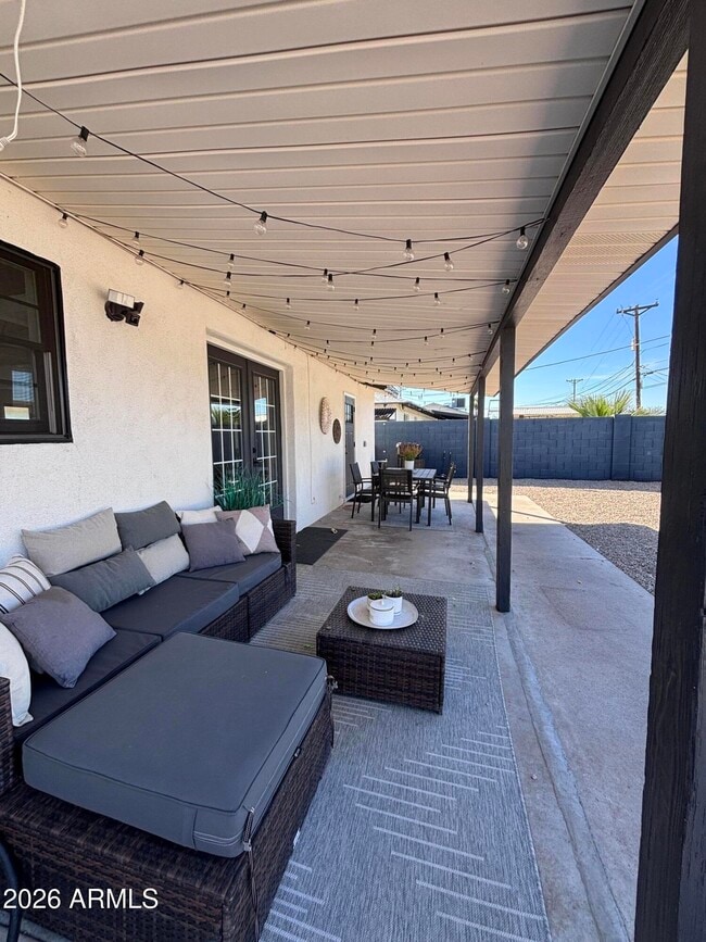 Building Photo - 8328 E Palm Ln