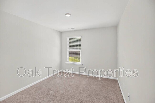 Building Photo - 147 Cloverleaf St