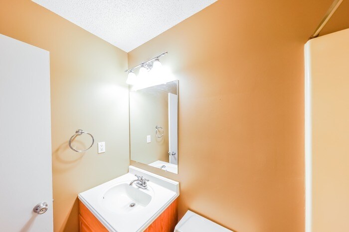Building Photo - 2218 Cecille Dr SW