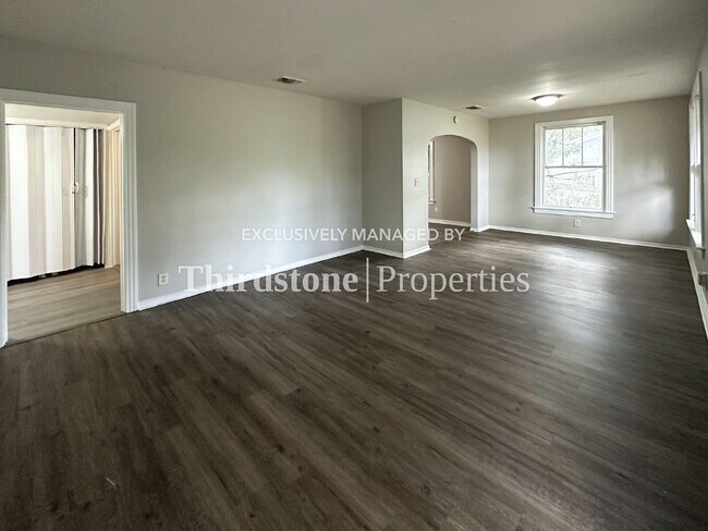 Building Photo - 6965 Lorain St