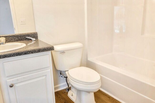 Building Photo - **Cozy 3 Bedroom 2 Bathroom home in Atlant...