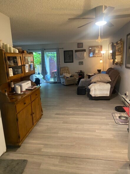 Building Photo - 446 Smithridge Park