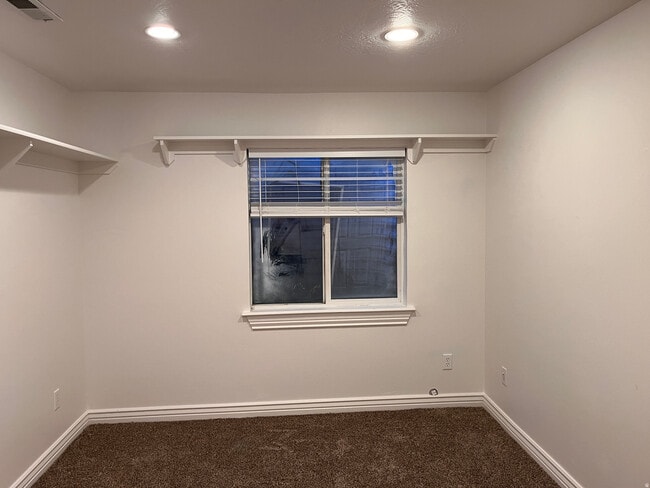 Building Photo - 845 Apple Grove Ln