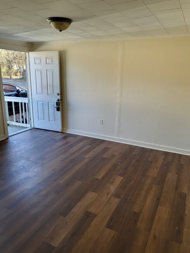 Building Photo - 313 Barbour Street