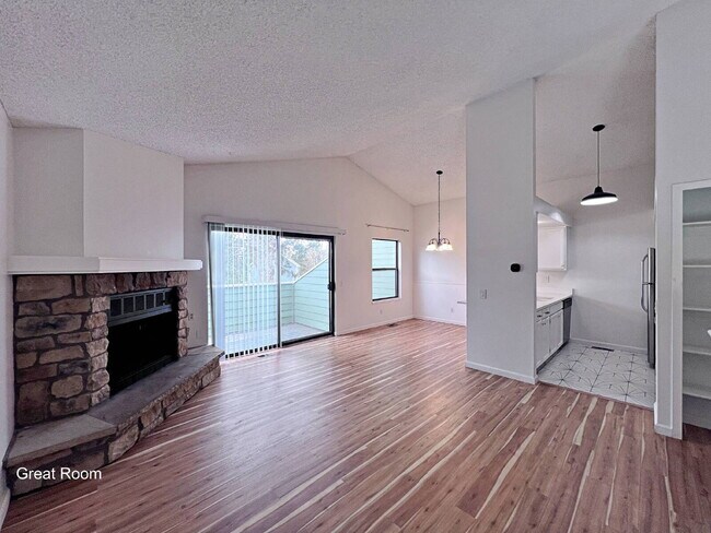 Building Photo - Cozy 2-Bed 1.5 Bath Townhouse in Aurora with Spacious Layout & Modern Comforts!