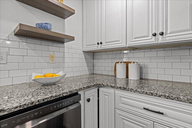 Building Photo - 4783 Rosecroft St