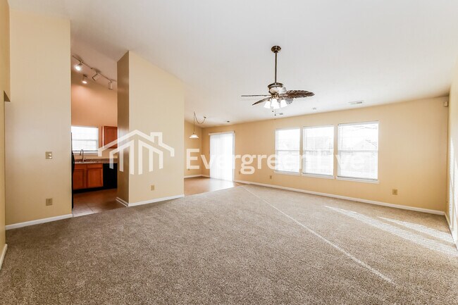 Building Photo - 3060 Hidden Pine Dr