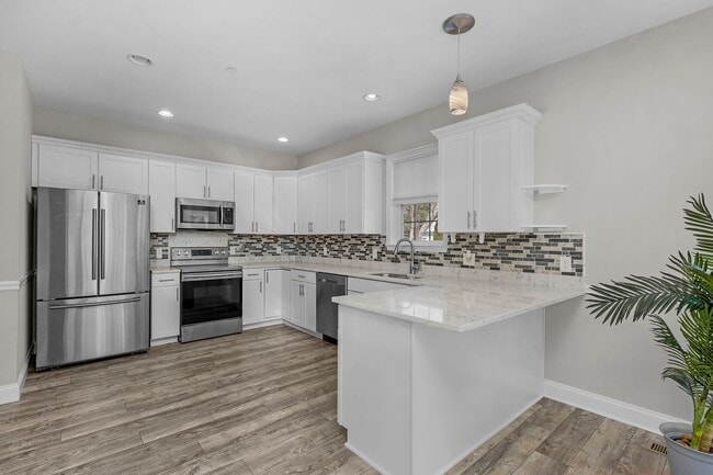 Building Photo - Beautiful 4br 2.5ba with huge basement and garage in Edgemere