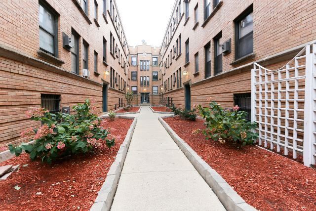 Building Photo - 755 W Cornelia Ave