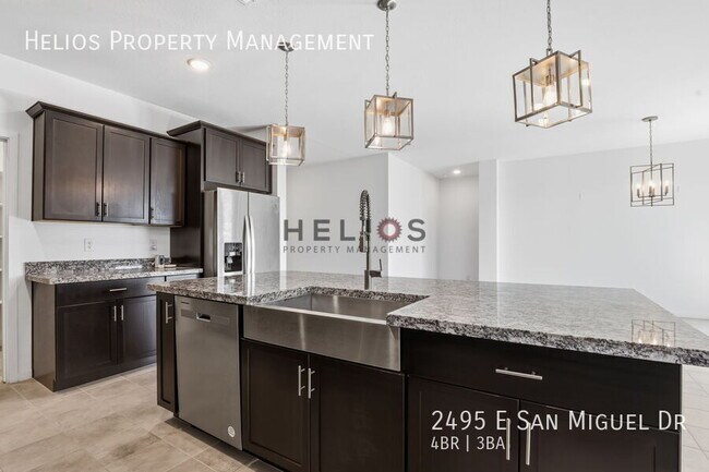 Building Photo - 2495 E San Miguel Dr