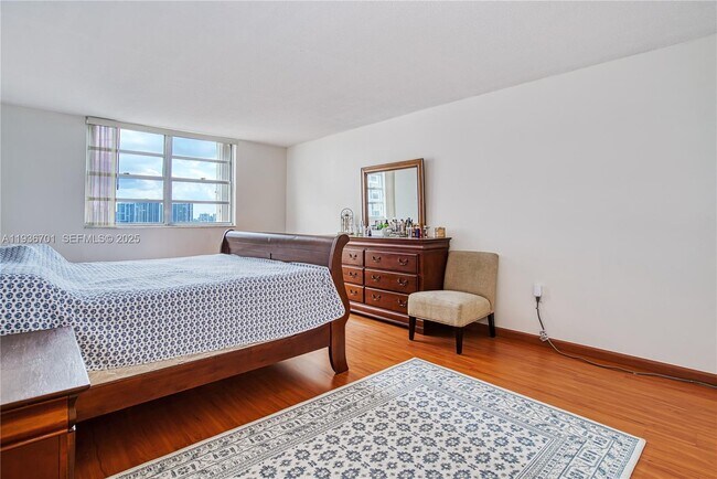 Building Photo - 1833 S Ocean Dr