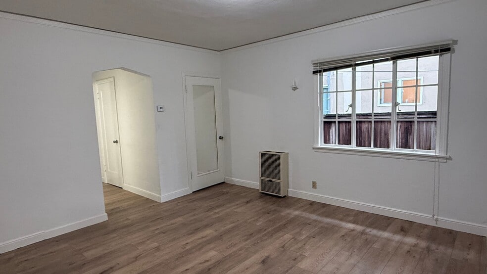 Building Photo - 1114 Capuchino Ave