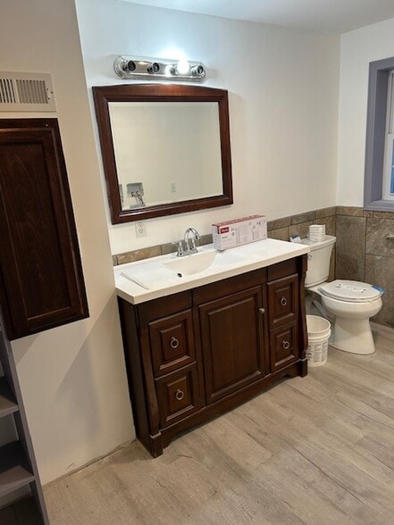 Building Photo - 166 Richards Rd