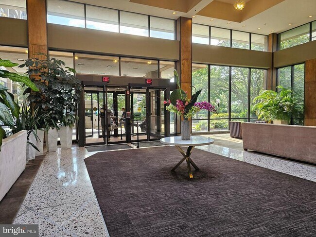 Building Photo - 3709 S George Mason Dr