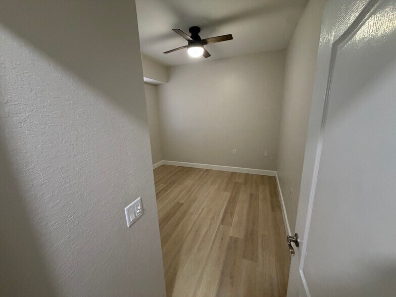 Building Photo - 8550 Kingbird Loop