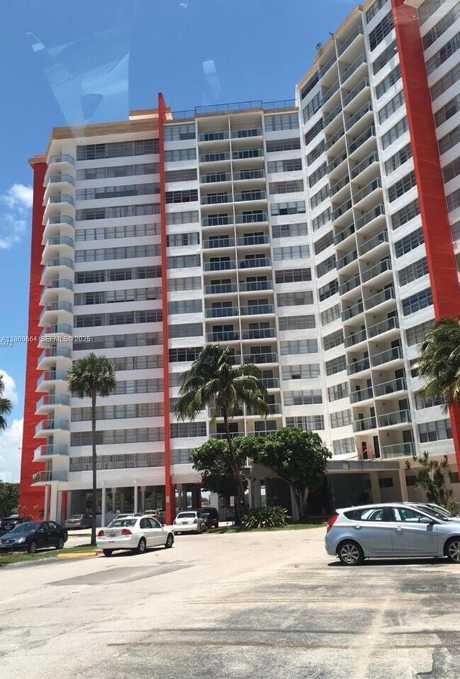 Building Photo - 1301 NE Miami Gardens Dr