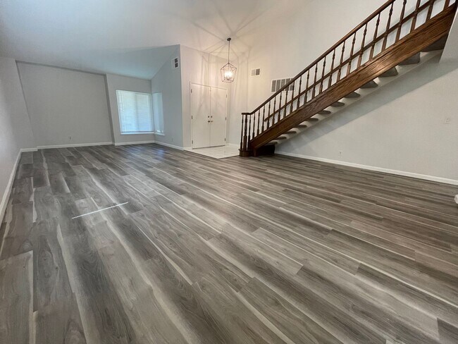 Building Photo - Updated Gorgeous Antioch Home with Pool