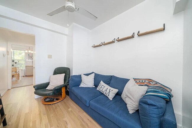 Building Photo - 466 Monmouth St