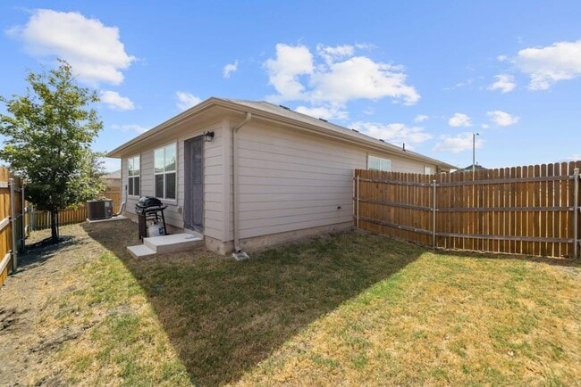 Building Photo - 14013 Heywood Dr
