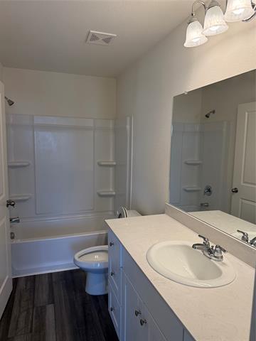 Building Photo - 2104 Jackson St