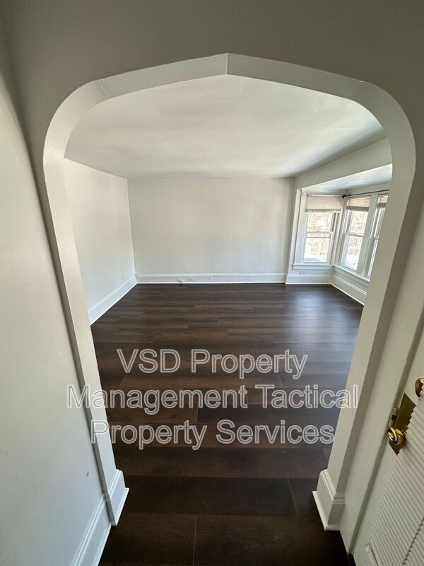 Building Photo - 1780 S Green Rd