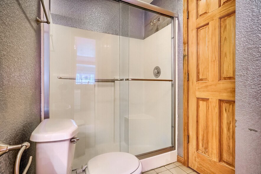 Building Photo - 8327 S Upham Way