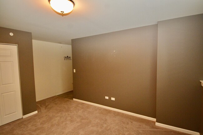 Building Photo - 2953 Madison Dr