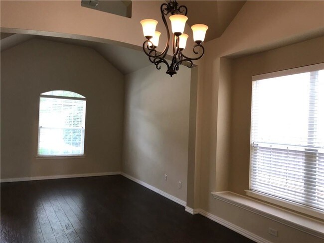 Building Photo - 2421 Mallard Dr