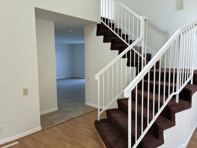 Building Photo - Newly Updated 4-bedroom, 3-bathroom home located in a great area of San Bernardino