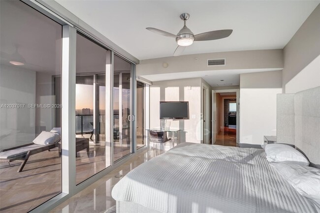 Building Photo - 17121 Collins Ave