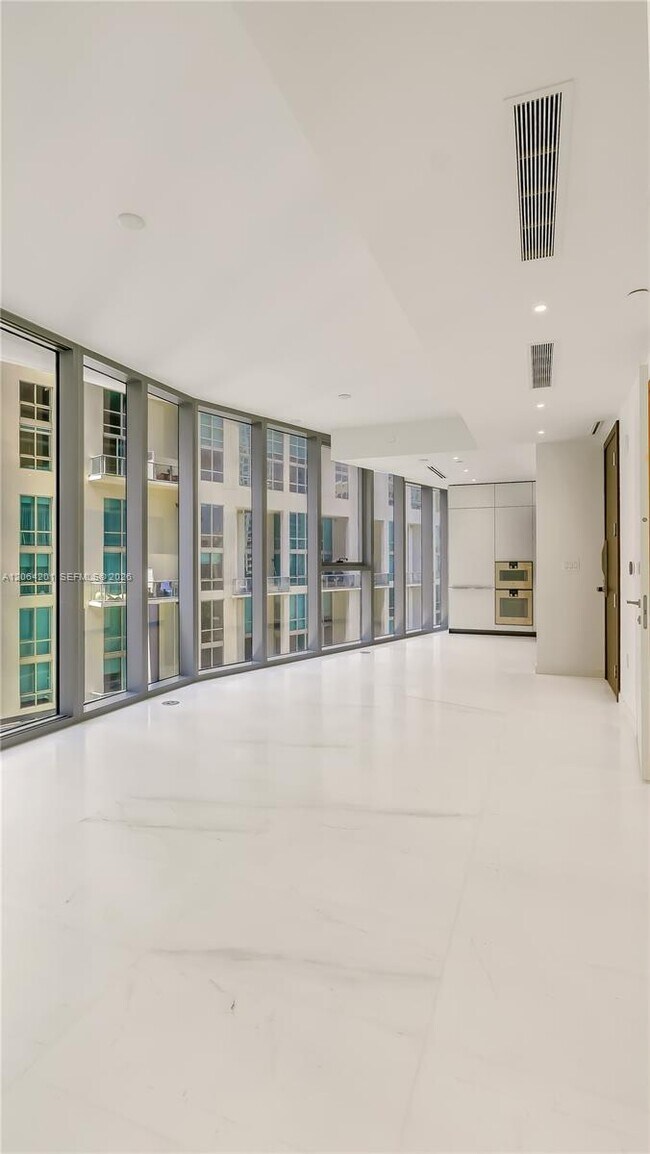 Building Photo - 300 Biscayne Blvd Way