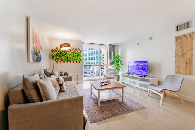 Building Photo - 1200 Brickell Bay Dr