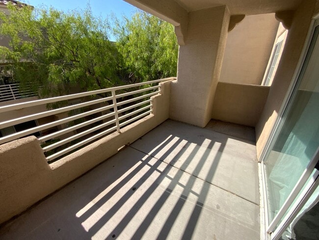 Building Photo - 1908 Tierra Vista Dr