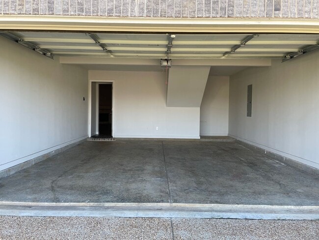 Building Photo - North Cherry Hill 132